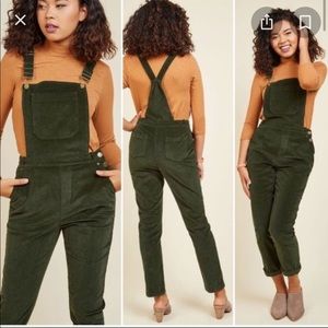 NWOT/ModCloth Fall Potluck Overalls in Forest/Green Corduroy/Small/Cottagecore